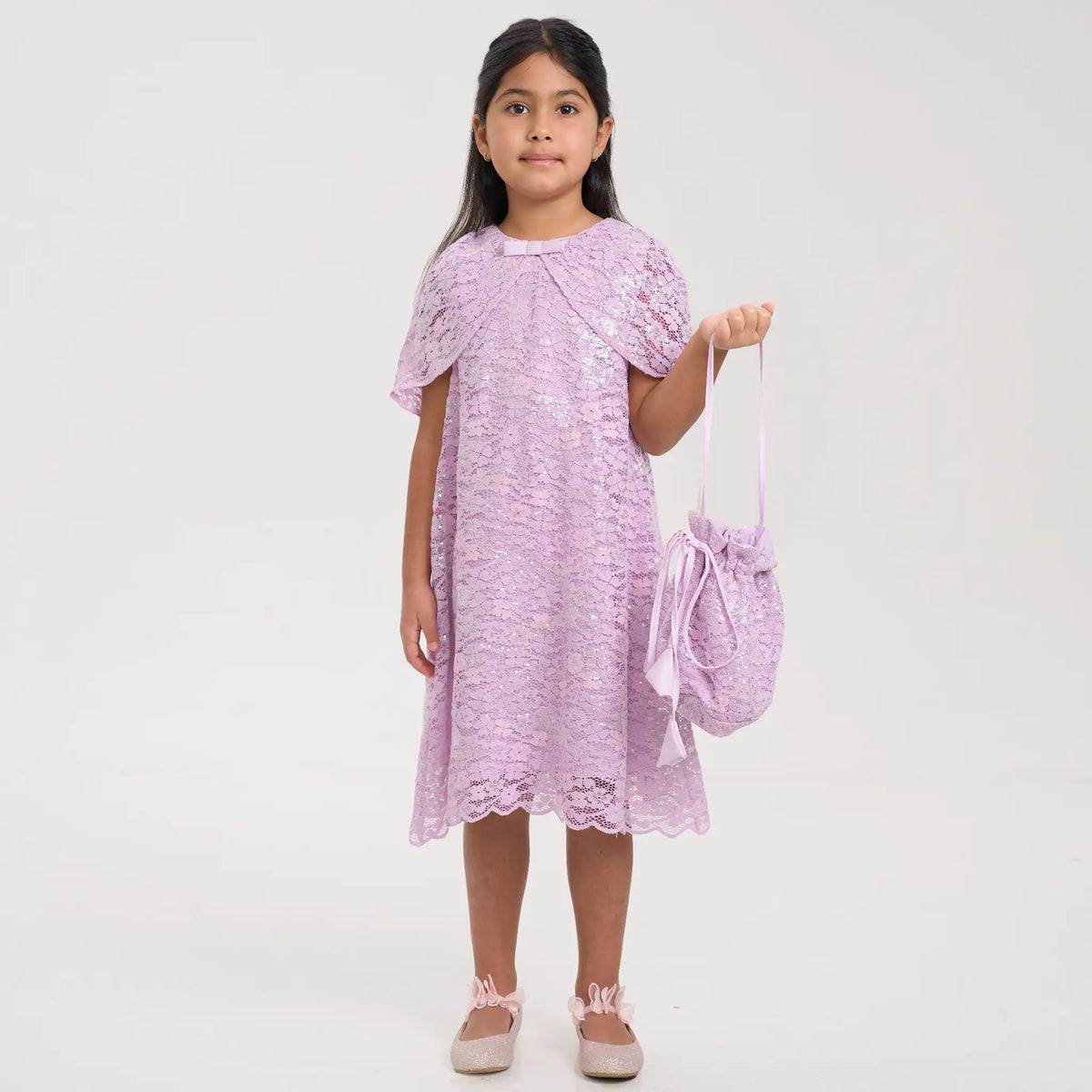 فستان دانتيل بكاب مطرز بالترتر